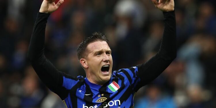 L’Inter si assicura un contratto di 4 anni con il centrocampista polacco e prolunga gli accordi con i difensori veterani