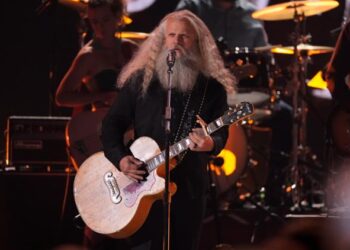 Country singer Jamey Johnson arrested in Tennessee the day before George Strait tribute on CMAs, reports say