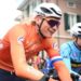 “David van der Poel test de conditie van zijn broer Mathieu tijdens een trainingsrit.”