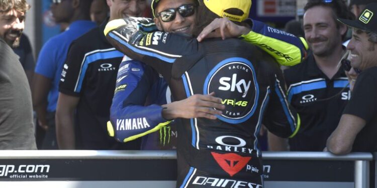 La gente scrive tante cose sbagliate… Ho un ottimo rapporto con Valentino Rossi’ – Bulega torna al Ranch di Rossi