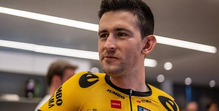 Er ontstaat een nieuwe oorlog als Tiesj Benoot teamgenoot Wout Van Aert beledigt in een onlangs verwijderde tweet