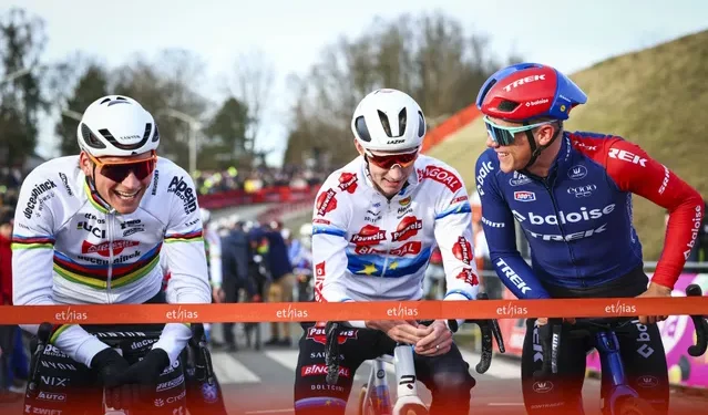 “Ze hebben al meer media-aandacht gekregen dan als we 10 wedstrijden hadden gewonnen” – Ontevredenheid onder collega-profs over de terugkeer van Van Aert en Van der Poel