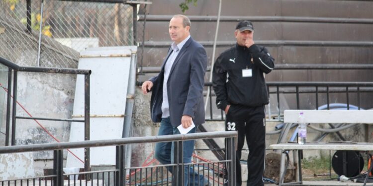 Бивш треньор на Локо е разочарован от новия, който причинява голям спад в кариерата му, тъй като той …..