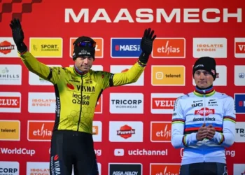 Wout van Aert verrast met beslissing om Mathieu van der Poel uit te dagen op het WK veldrijden