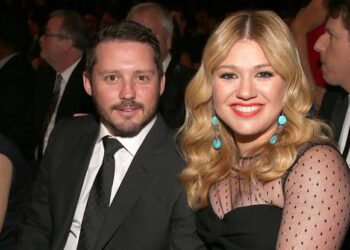 Kelly Clarkson Can’t Believe This Viral Fantasy…
