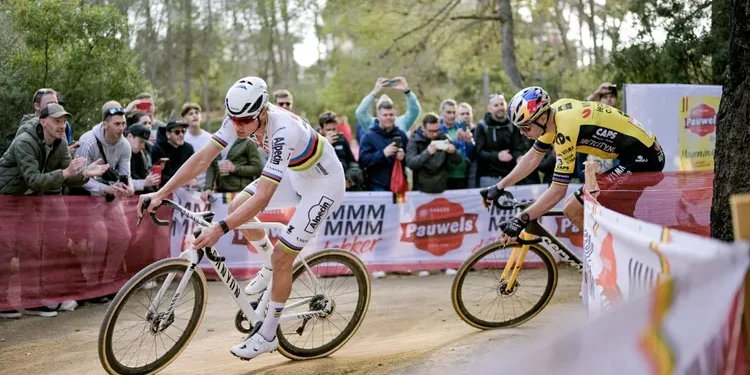 Voorbeschouwing Wereldbeker Maasmechelen 2025 | Mathieu van der Poel vs. Wout van Aert, de laatste keer deze winter