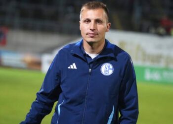 .  🕯 Ruhe in Frieden: Der frühere Trainer von FC Schalke 04, Jakob Fimpel, wurde soeben leider tot bestätigt 😢 aufgrund von plötzlichen gesundheitlichen Komplikationen