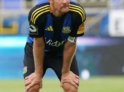 Shock for 1. FC Saarbrücken: Captain Manuel Zeitz Temporarily Banned from Football Activities In a surprising turn of events, 1. FC Saarbrücken announced that their long-serving captain, Manuel Zeitz, has been banned from all football activities for an indefinite period. The club, currently competing in Germany’s 3. Liga, has not disclosed the specific reasons behind this decision, leaving fans and the football community in suspense. A Pillar of Stability Manuel Zeitz, born on August 1, 1990, in Völklingen, Germany, has been a cornerstone of 1. FC Saarbrücken’s midfield since his return to the club in 2016. Over the years, he has accumulated over 400 competitive appearances for the club, making him one of their most experienced and influential players. His leadership on and off the pitch earned him the captain’s armband, a role he embraced with dedication and passion. In June 2023, Zeitz extended his contract with Saarbrücken, expressing his commitment to the club and its supporters. He stated, “I am glad that the journey we started anew in 2016 is not over yet, and I will continue to play for my heart club.” His presence was seen as vital for the team’s stability and aspirations in the league. The Current Situation As of now, the exact nature of the ban remains unclear. The club has refrained from providing detailed information, citing privacy concerns. This lack of transparency has led to widespread speculation among fans and media outlets. Some reports suggest that the ban may be related to an injury, which has kept Zeitz sidelined for several weeks. However, no official statement has confirmed this. Impact on the Team Zeitz’s absence is a significant blow to 1. FC Saarbrücken. His leadership and experience have been instrumental in guiding the team through challenging matches. The club’s recent successes, including a remarkable run in the DFB Cup, have been partly attributed to his contributions. With the indefinite nature of the ban, the team faces uncertainty regarding their captain’s future. Assistant coach Marcel Gaus has been named interim captain, but the void left by Zeitz’s leadership is undeniable. Looking Ahead The football community eagerly awaits further updates from 1. FC Saarbrücken regarding Manuel Zeitz’s situation. Fans hope for a swift resolution, allowing their captain to return to the pitch where he has been a symbol of dedication and resilience. As of now, Manuel Zeitz remains a key figure in 1. FC Saarbrücken’s history, and supporters continue to rally behind him during this challenging period.