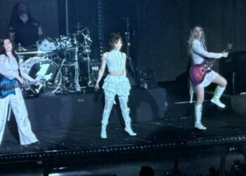 The Warning Roars Back: Mexican Rock Trio Unleashes Powerful New Album ‘Hollow Hearts’