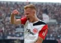 „ICH VERDIENE MEHR“: Larsson lehnt Angebote von Topklubs wie Liverpool und Spurs ab – „Eintracht Frankfurt ist mein Zuhause, und ich habe hier eine Mission zu erfüllen.“