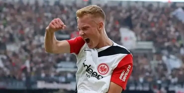 „ICH VERDIENE MEHR“: Larsson lehnt Angebote von Topklubs wie Liverpool und Spurs ab – „Eintracht Frankfurt ist mein Zuhause, und ich habe hier eine Mission zu erfüllen.“