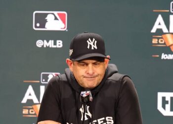 Shocking Exit: Aaron Boone Steps Down as Yankees Manager Due to “Unfortunate Characters” in the Clubhouse