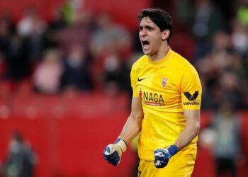 News Alarm: Sevilla Goalkeeper Agrees Personal Terms with Nottingham Forest — A Boost for Club and Fans!