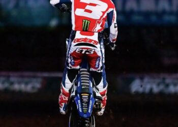 Eli Tomac Survives a Chaotic Night in St. Louis — All Eyes Now on Vegas for a Thrilling Showdown