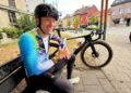 Puur geluk: Wout van Aert straalt geluk uit na het overwinnen van uitdagingen op en naast de fiets, terwijl hij terugdenkt aan…