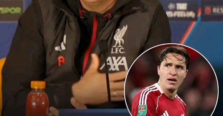 Arne Slot Breaks Silence on Chiesa’s Shock Champions League Omission—Fans Divided Over Manager’s Explanation