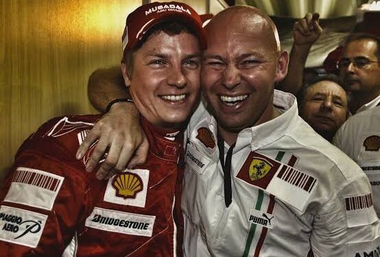 Kimi Räikkönen brengt eerbetoon aan Mark Arnall: twee decennia loyaliteit, vertrouwen en een onbreekbare band.