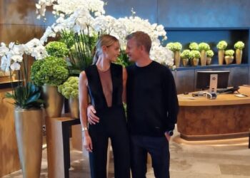 Nu Kimi Räikkönens verjaardagsmaand aanbreekt, blikt zijn vrouw Minttu terug en onthult ze hoe ze zich voorbereidt op de grote dag – ‘Het gaat er altijd om hem op zijn stille manier te laten glimlachen’