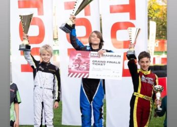 ”Ylpeän isän hetki – Kimi Räikkönen säteilee ilosta poikansa Ace-voiton nostaessa: ”Tulevaisuus on valoisa ja sydämeni on täynnä””