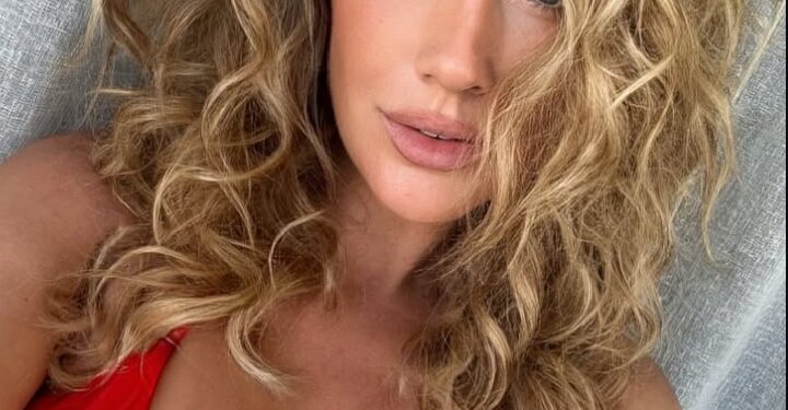 “Wrapped in Gratitude and Glowing with Love — Paige Spiranac Honors the Fans Who Made Her Journey Sparkle Brighter Than the Greens, Unveiling an Image That Sets Hearts Aflutter”