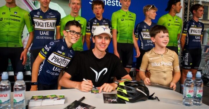 Od prvaka do humanitarci – Pogačarjeva iskrena poteza za pomoč razseljenim Slovencem se konča z obljubo, ki se je dotaknila naroda