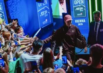 An Emotional Night with Jannik Sinner and His Fans — Until One Gesture Stunned the…Details