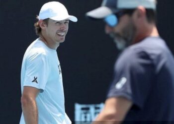 Coach Adolfo Gutiérrez Voices Concern Over Alex de Minaur’s Health Ahead of Crucial Clash