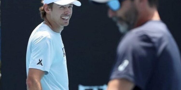 Coach Adolfo Gutiérrez Voices Concern Over Alex de Minaur’s Health Ahead of Crucial Clash