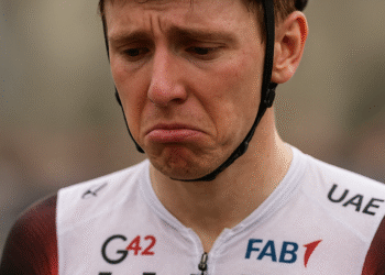 Ničesar ne obžalujem, ker me je to naredilo to, kar sem – Pogačarjevo močno sporočilo navijačem