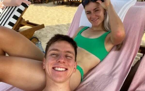 “Niet alleen overwinningen, maar ook liefde — Tadej Pogačar brengt betekenisvolle dagen door naast zijn vrouw, weg van de drukte: familie eerst”