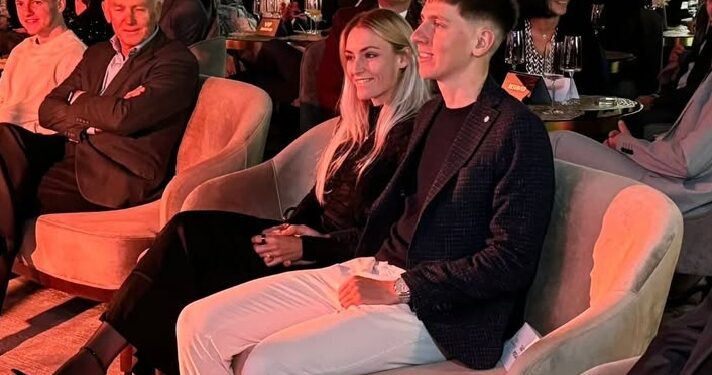 »Tadej Pogačar in Urška Žigart sta blestela na podelitvi nagrad KD ROG Golden Wheel – noč ljubezni, zapuščine in slovesnosti«