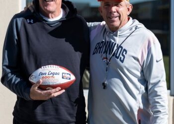Broncos’ Sean Payton Honors Dave Logan with Game Ball Ahead of His 600th Broadcast Milestone…See details