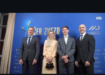 Tadej Pogačar in njegovo dekle še naprej dokazujeta, da ljubezen in uspeh gresta z roko v roki. Zdi se, da slovenski kolesarski superzvezdnik, znan po svojih neverjetnih dosežkih na cesti, črpa moč in navdih iz svojega cvetočega razmerja. Skupaj par pooseblja ravnovesje – kjer se ambicija sreča z naklonjenostjo, odločnost pa podžiga neomajna podpora…