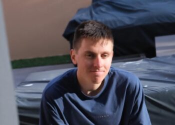 Tadej Pogačarjev trening prekinil manjši padec – in potem je sledil nepričakovan preobrat, navijači se sprašujejo, kaj se je v resnici zgodilo … glejte podrobnosti