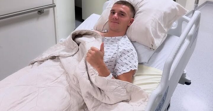 Le monde du cyclisme rend hommage à Evenepoel. Même les plus grands guerriers connaissent des moments où leur corps leur dit de ralentir, mais les vrais champions ne se définissent jamais par les épreuves qu’ils traversent, seulement par la force avec laquelle ils se relèvent. Et Remco Evenepoel a toujours été ce genre de champion