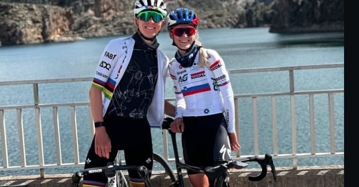 Urška Žigart se je lotila izziva – Tadej Pogačar se sooča s presenetljivim kolesarskim obračunom s svojim dekletom … Glej podrobnosti