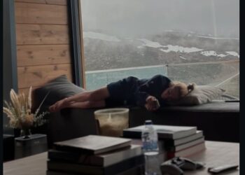 Urška Žigart znova pozitivna na COVID, govorice pa krožijo o statusu Tadeja Pogačarja