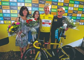 Od majhnih mestnih cest do svetovnega prvaka: Kako so skromni začetki Tadeja Pogačarja oblikovali kolesarsko legendo – Ana in Mirko Pogačar spregovorita