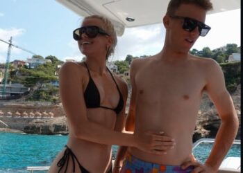 Zlati kilometri in tihi milijoni: V luksuznem življenju, sanjskih počitnicah in pametnih potezah Tadeja Pogačarja in Urške Žigart