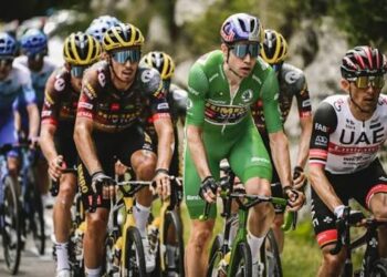 “De gouden jongen van het wielrennen onder vuur — Is de roem hem naar het hoofd gestegen?”