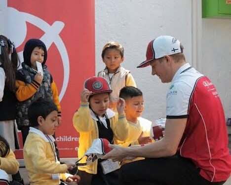 Kimi Räikkönen tuo joulumieltä Meksikoon ja tukee Alfa Romeo Racingin kanssa Pelastakaa Lapset -järjestöä
