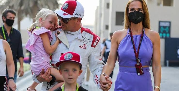 Kilpa-autoilun sukulinja: Kimi Räikkönen valmentaa Robinia seuraamaan rengasjälkiä