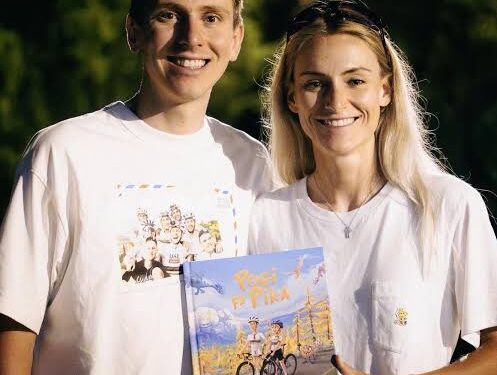 Tadej Pogačar in Urška Žigart si privoščita odmor – navijači se sprašujejo, kaj se skriva za njunim sproščenim pobegom