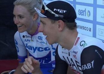 »‘Tako ne moreva več živeti’: Velika odločitev Pogačarja in Urške Žigart sprožila ostro razpravo v pelotonu«