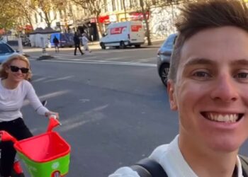 Za vsako Pogačarjevo zmago navijači opažajo eno konstanto: Urško Žigart