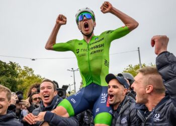 Nepričakovana podrobnost o Tadeju Pogačarju tiho sproža vprašanja med navijači