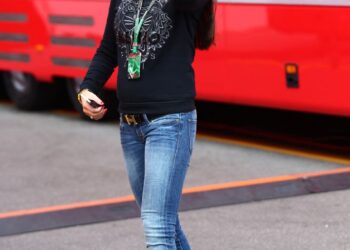 Fanit alkavat taas spekuloida Minttu Räikkösen hienovaraisen vihjeen jälkeen – onko uusi vauva tulossa?