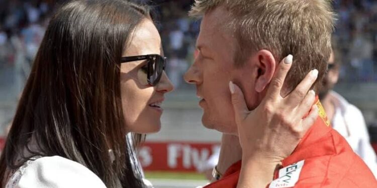 Yhä toisiaan valitsemassa: Kimi ja Minttu Räikkönen uusivat valansa unelmanomaisessa rakkauden juhlassa