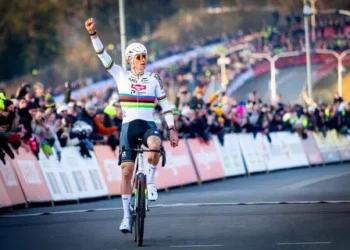 Op de drempel van geschiedenis: Mathieu van der Poel mikt op recordbrekende achtste wereldtitel veldrijden