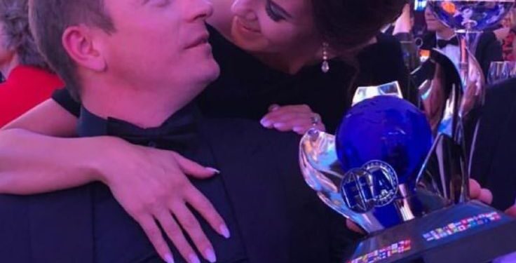 Eksklusiivisen illan tunnelmaa: Kimi Räikkösen yllätysjuhlakutsu on saanut fanit puhumaan